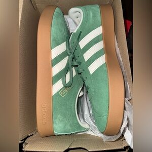 Adidas Men's new Vl court  Green and White Sneakers with Brown Sole size 10